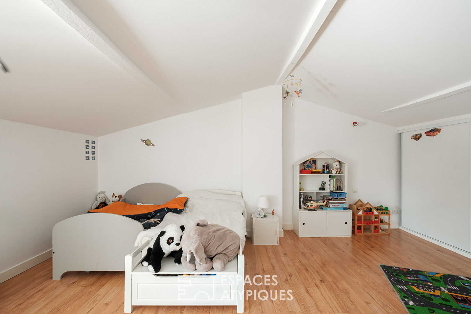 A country feel in the city: charming house and swimming pool