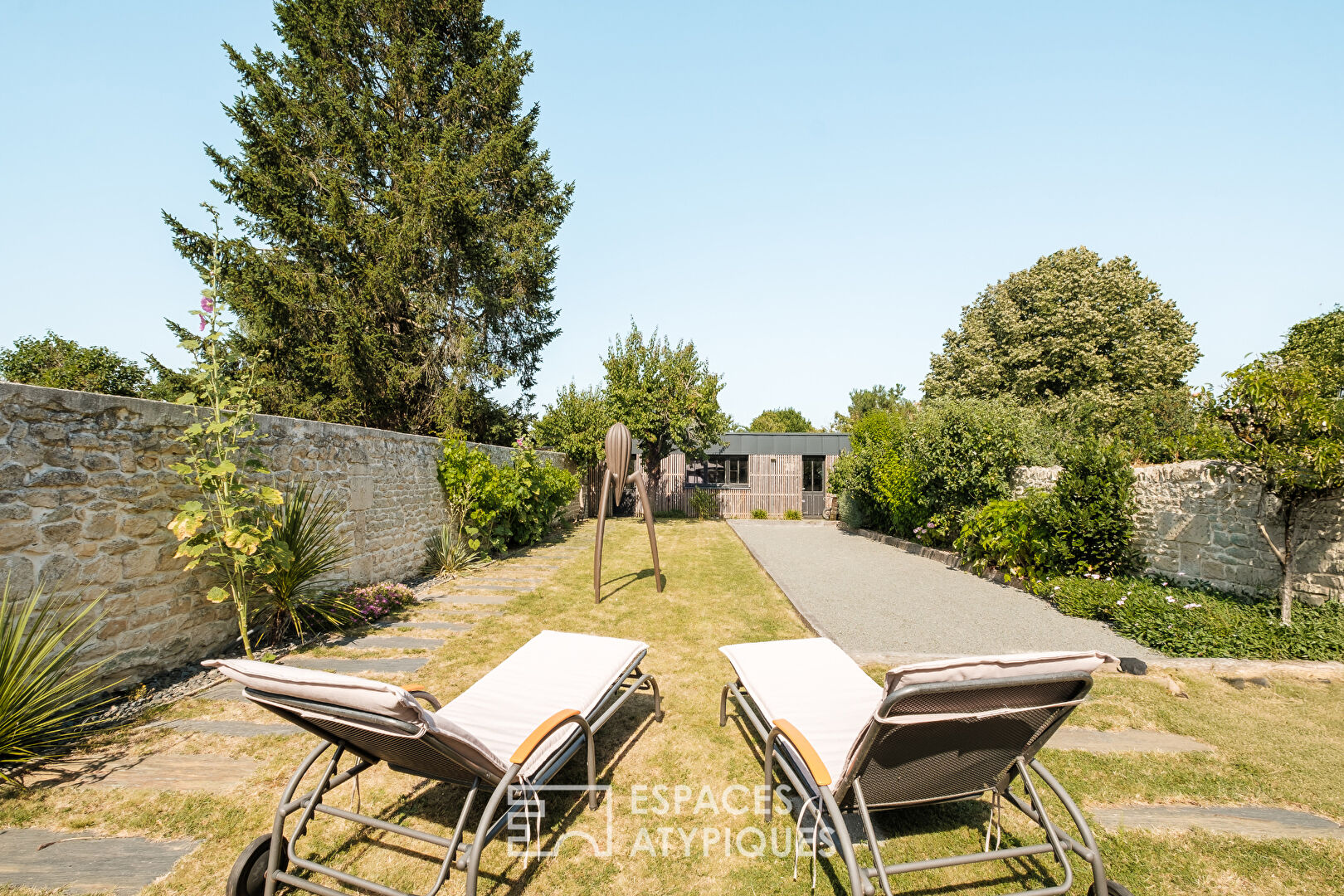 Charming house: between design and nature along the Sèvre Niortaise
