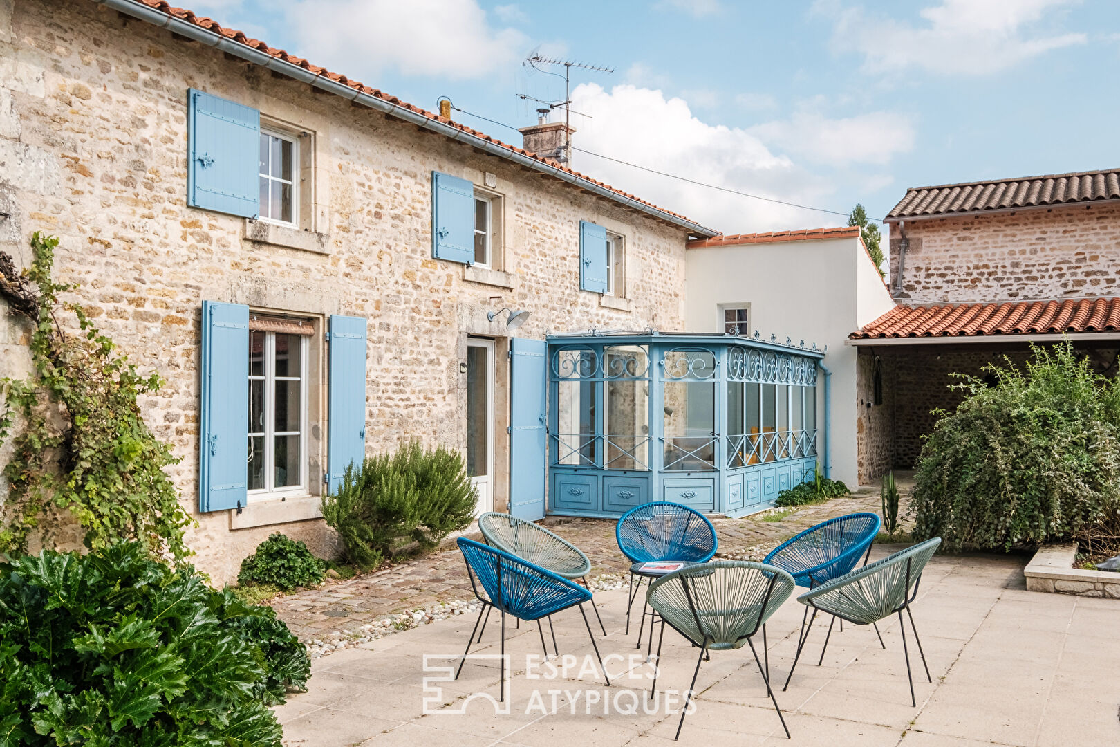 Family home with equestrian facilities