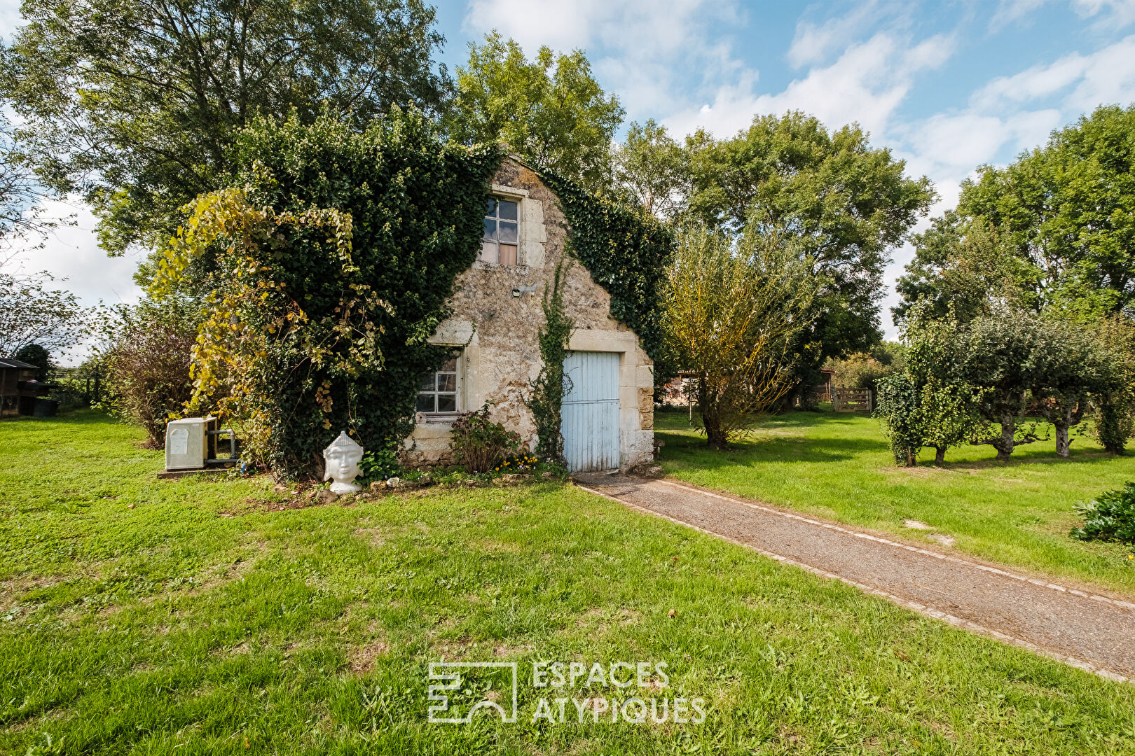 Family home with equestrian facilities
