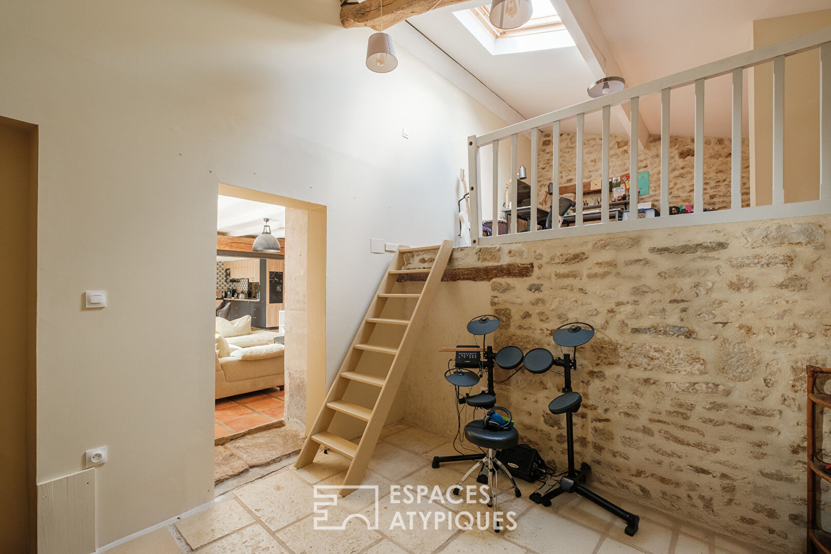 Family home with equestrian facilities