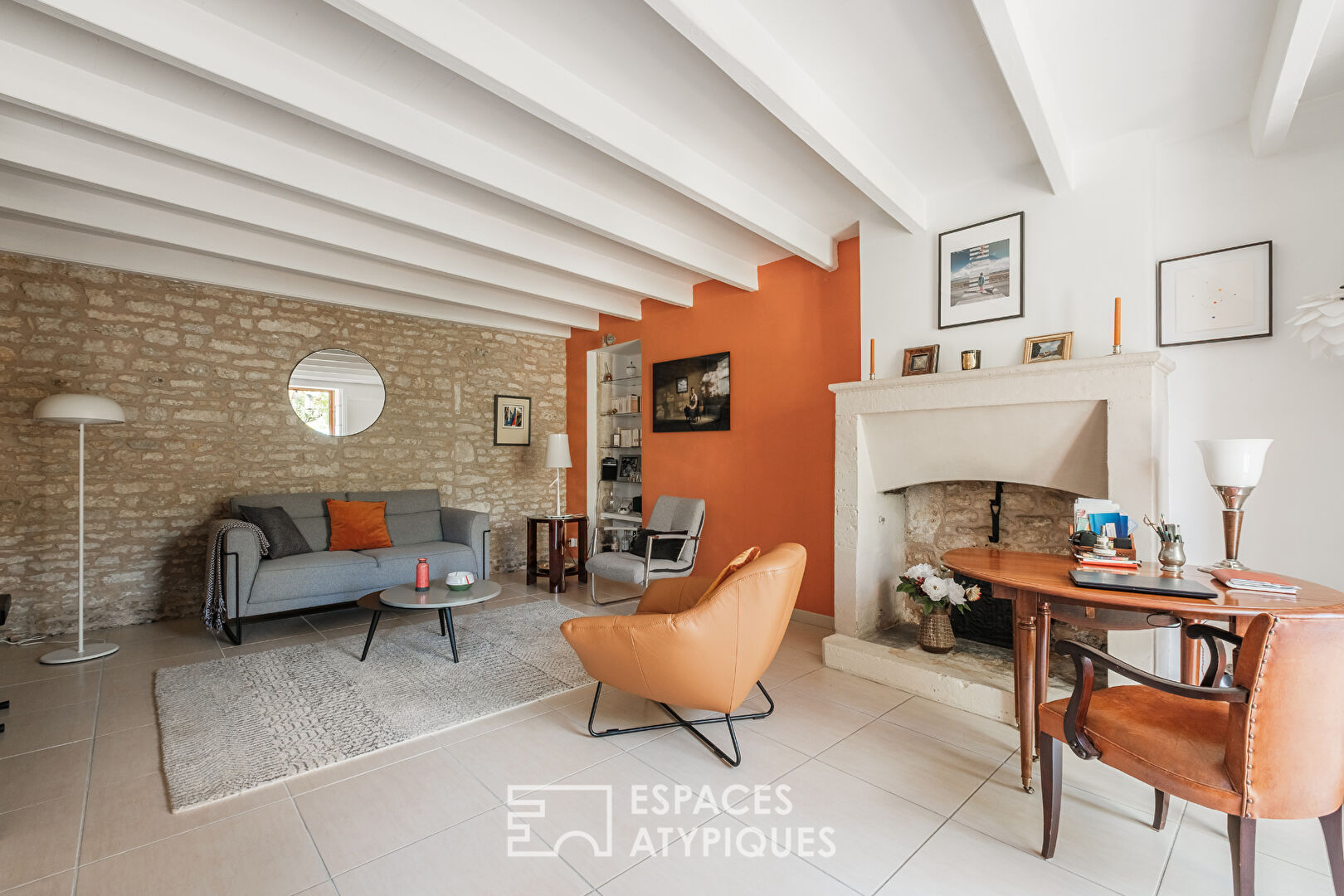 Stone house with refined charm and its bucolic garden