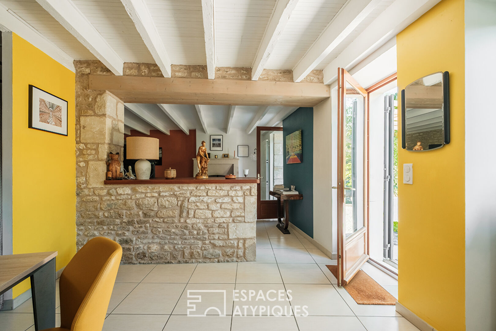 Stone house with refined charm and its bucolic garden