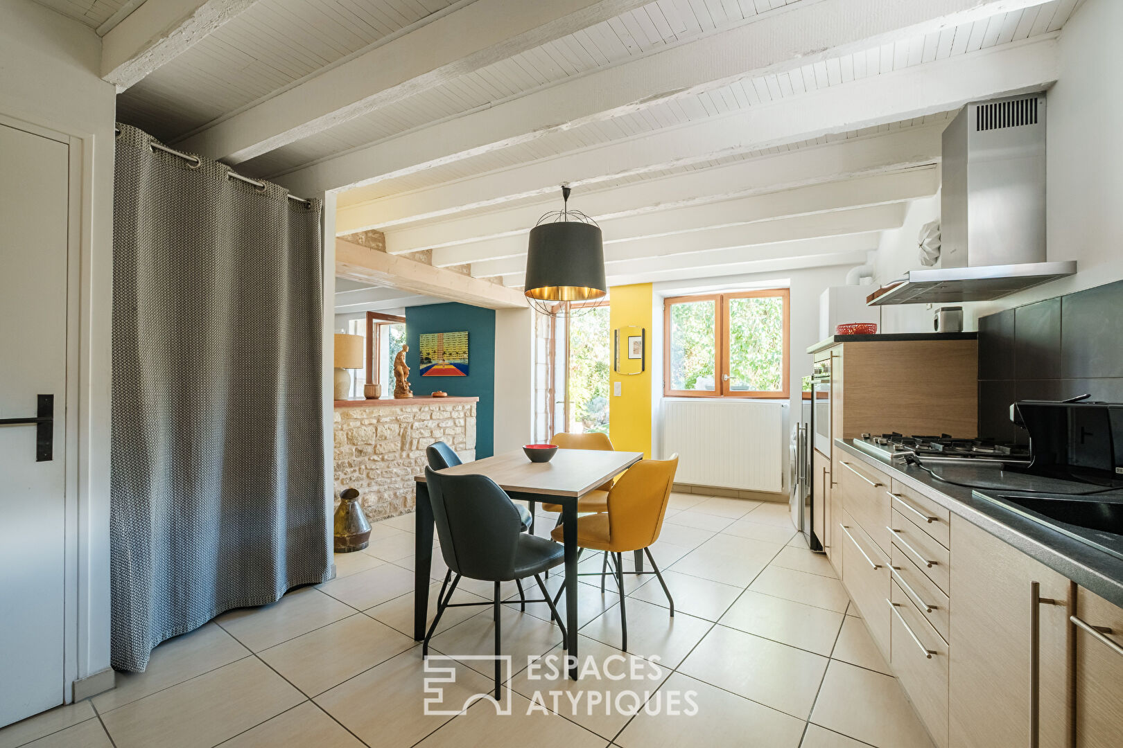 Stone house with refined charm and its bucolic garden