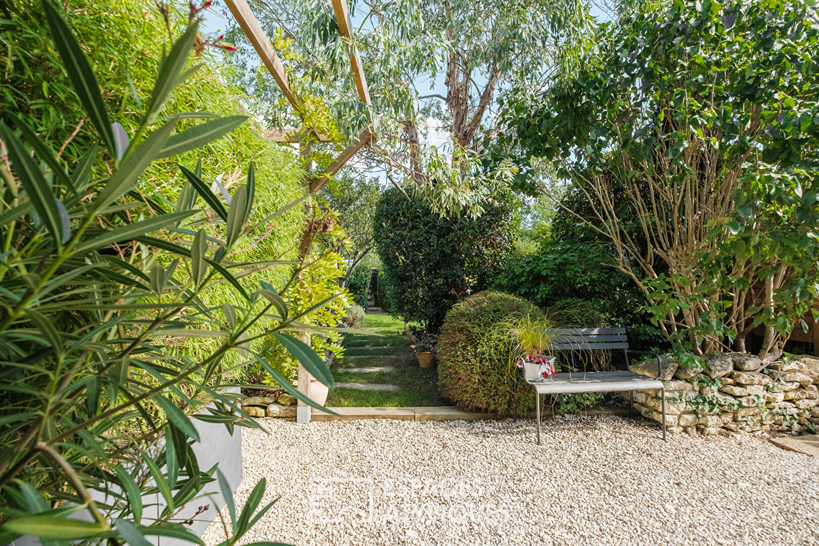 Stone house with refined charm and its bucolic garden