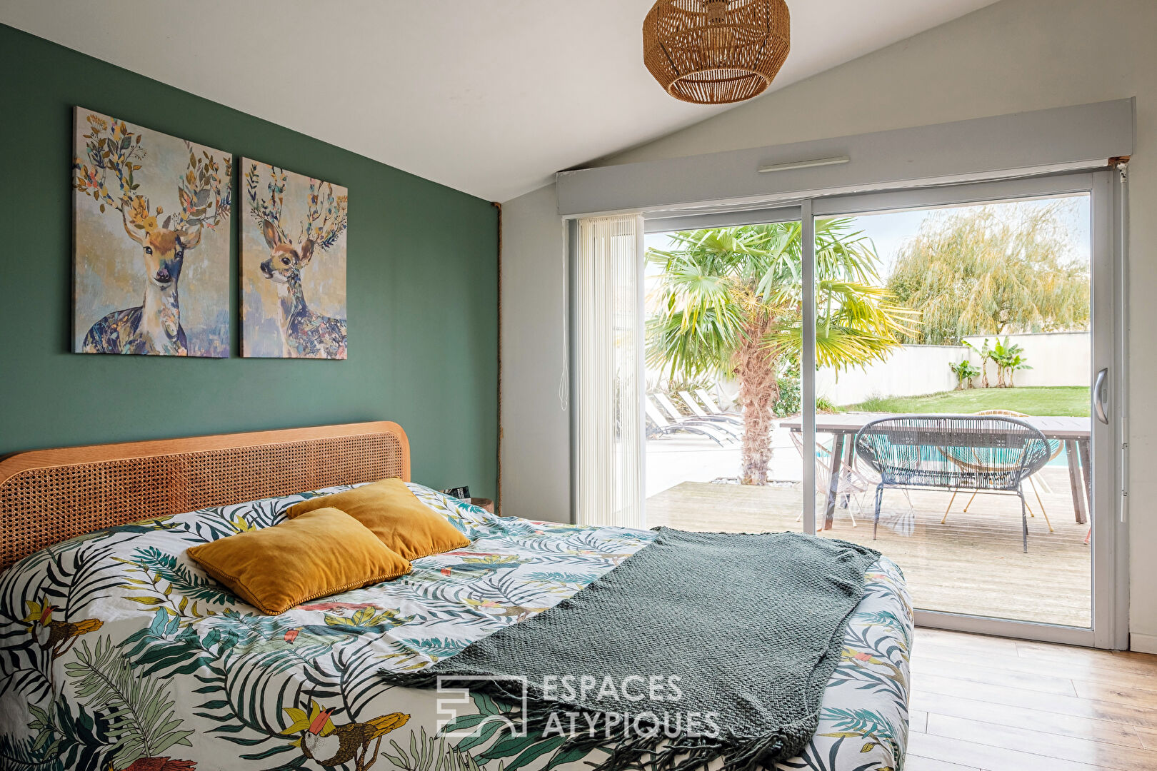 Maison de charme avec piscine, vue sur l’étang et proche des commodités