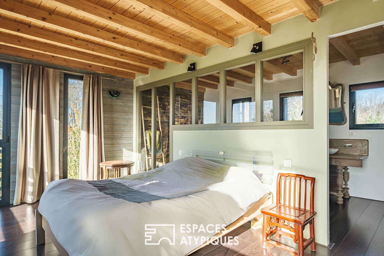 Maison d’architecte entre verger et prairie