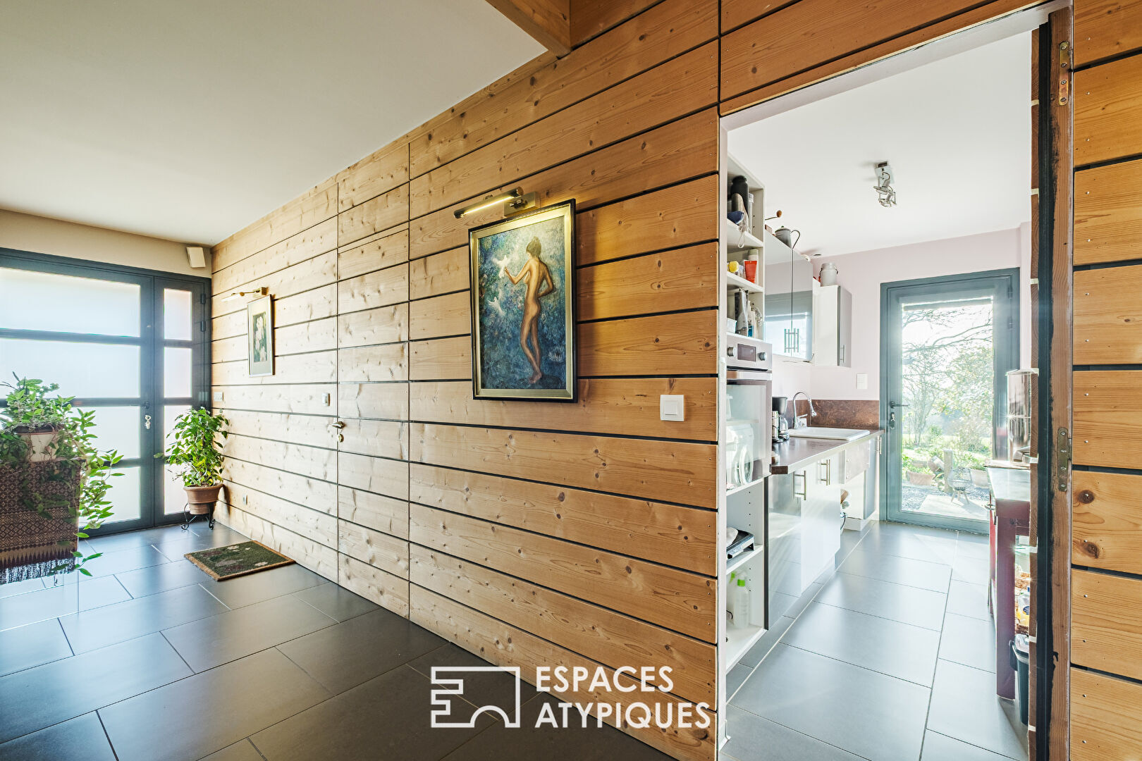 Maison d’architecte entre verger et prairie