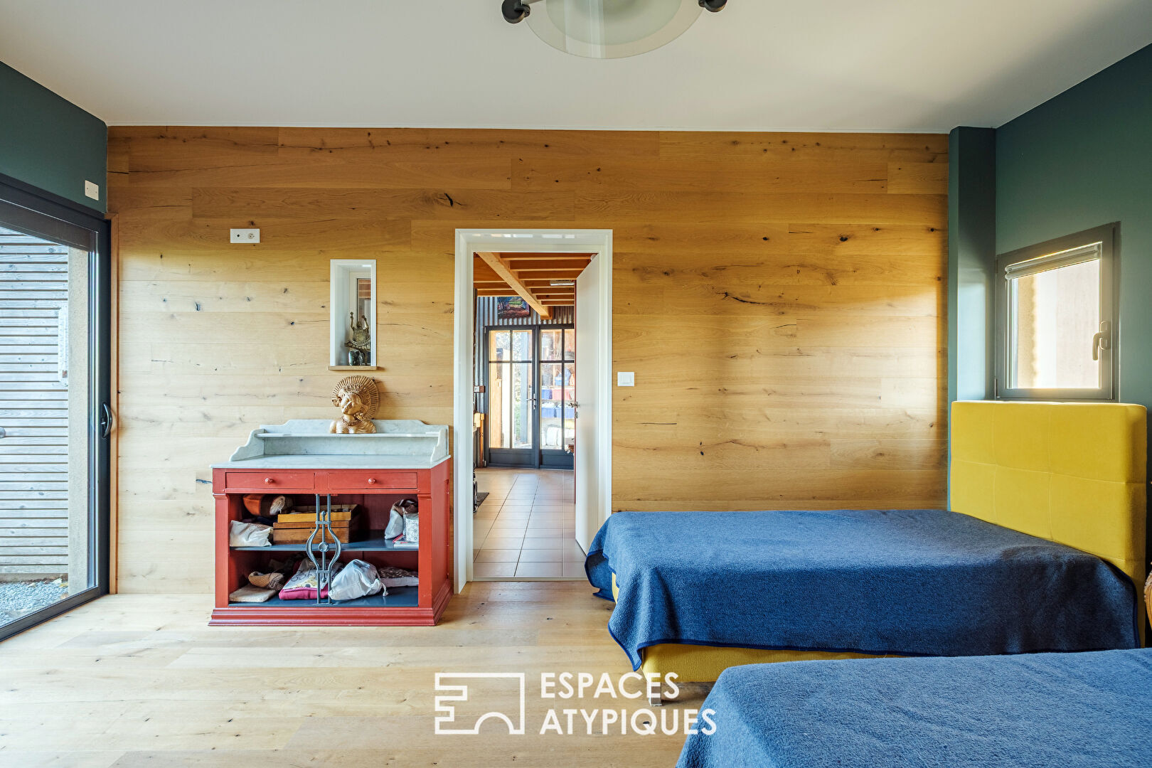 Maison d’architecte entre verger et prairie