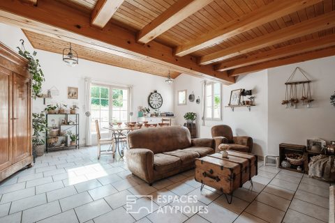 Maison en pierre chargée d’histoire dans un cadre bucolique