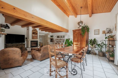 Maison en pierre chargée d’histoire dans un cadre bucolique