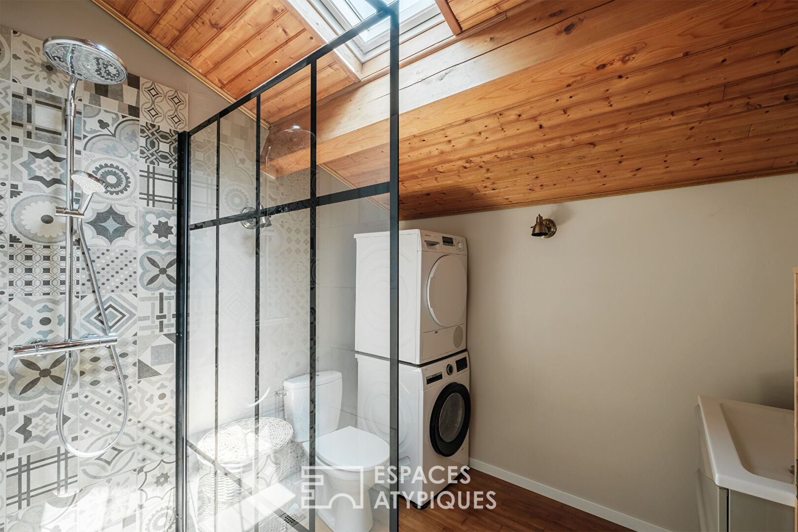 Maison en pierre chargée d’histoire dans un cadre bucolique