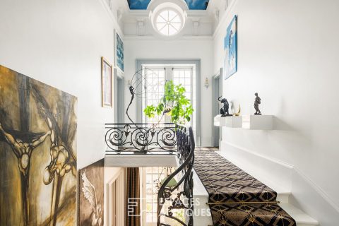 Prestigious historic house in the city center with garden, swimming pool and garage