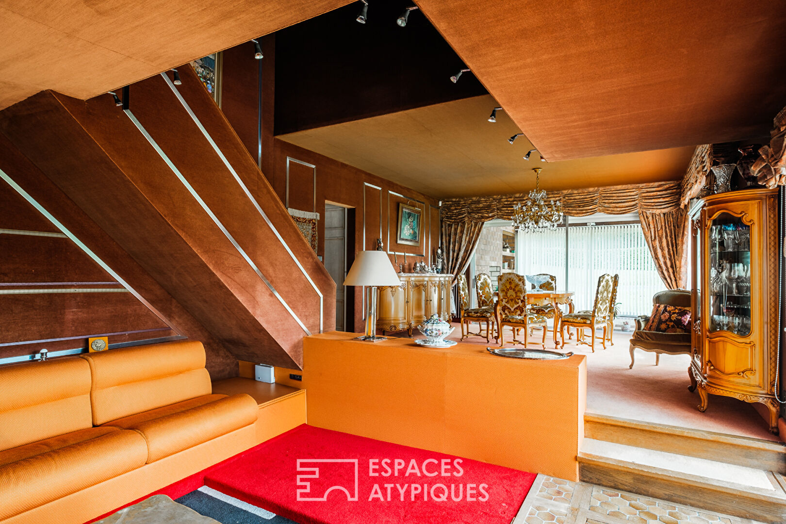 Villa d&rsquo;architecte rétro en ville, au coeur d&rsquo;un parc arboré