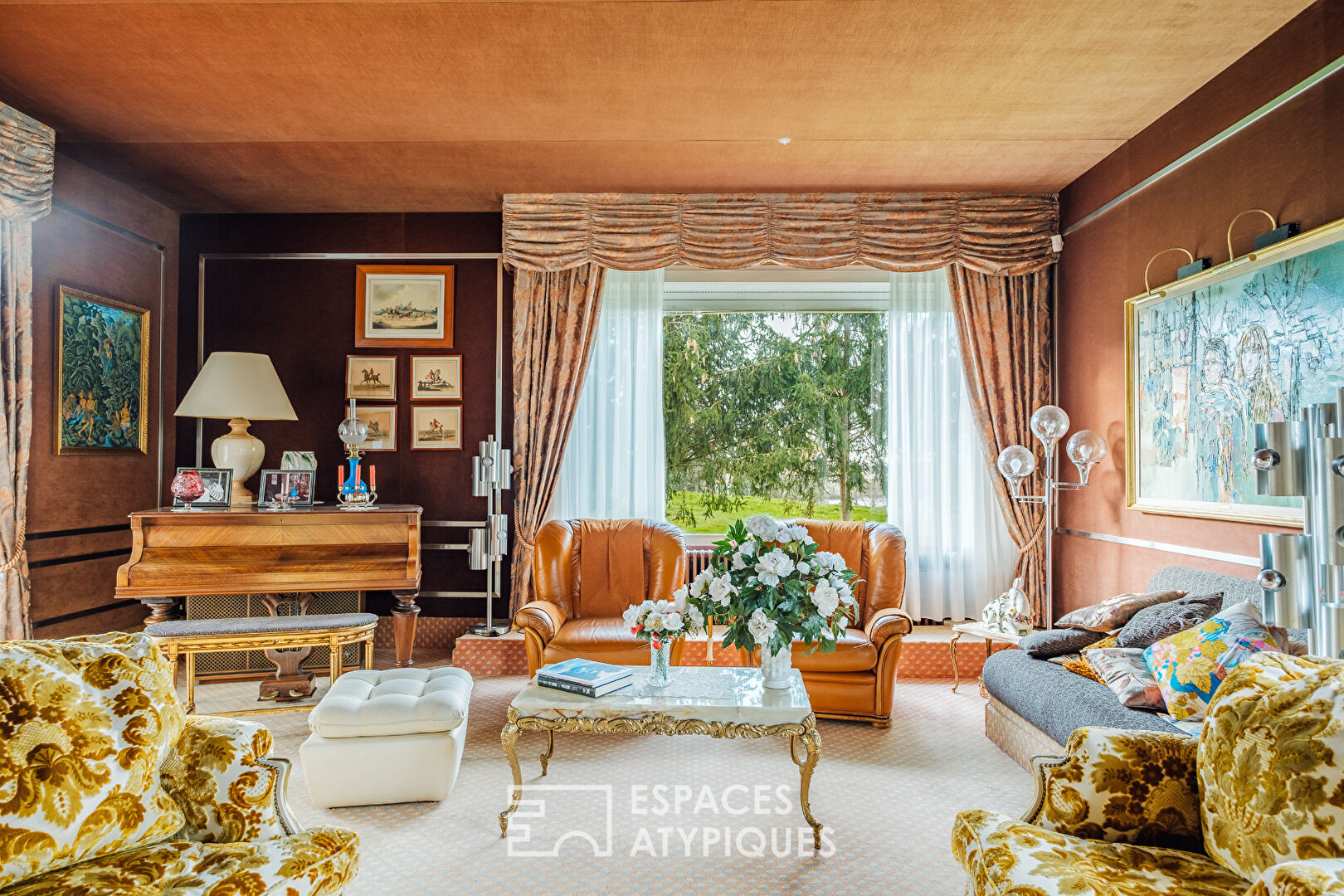 Villa d&rsquo;architecte rétro en ville, au coeur d&rsquo;un parc arboré