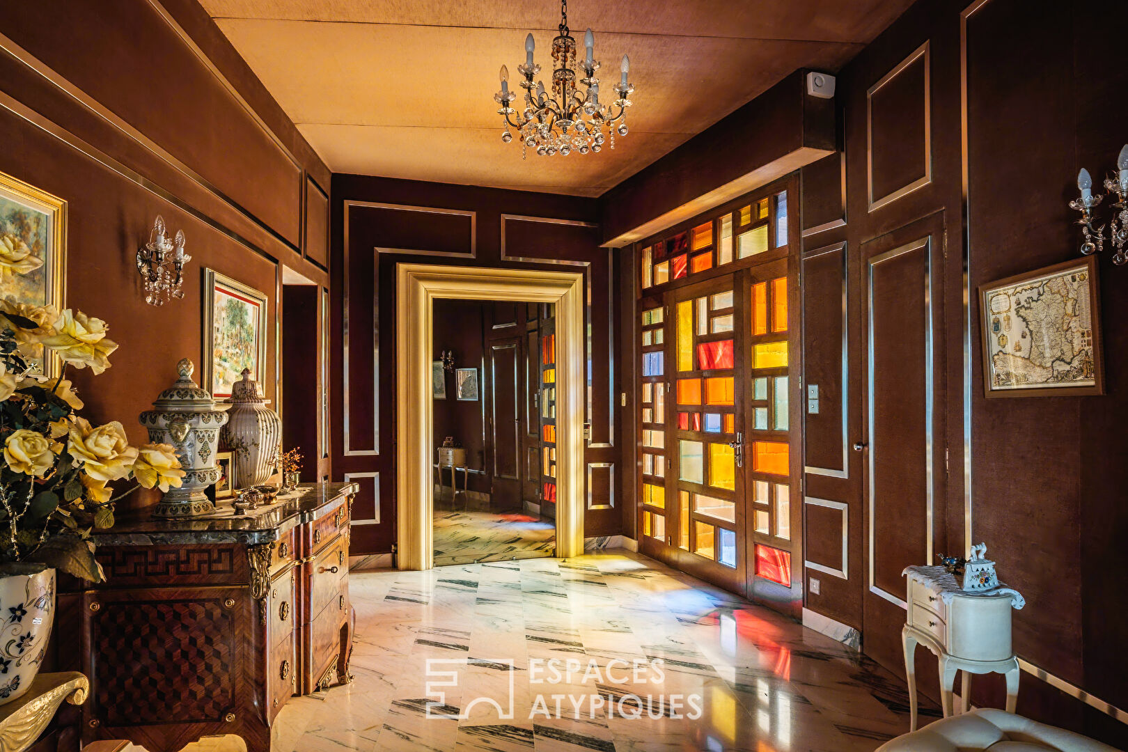 Villa d&rsquo;architecte rétro en ville, au coeur d&rsquo;un parc arboré