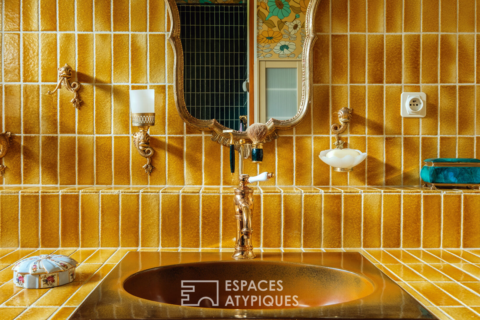 Villa d&rsquo;architecte rétro en ville, au coeur d&rsquo;un parc arboré