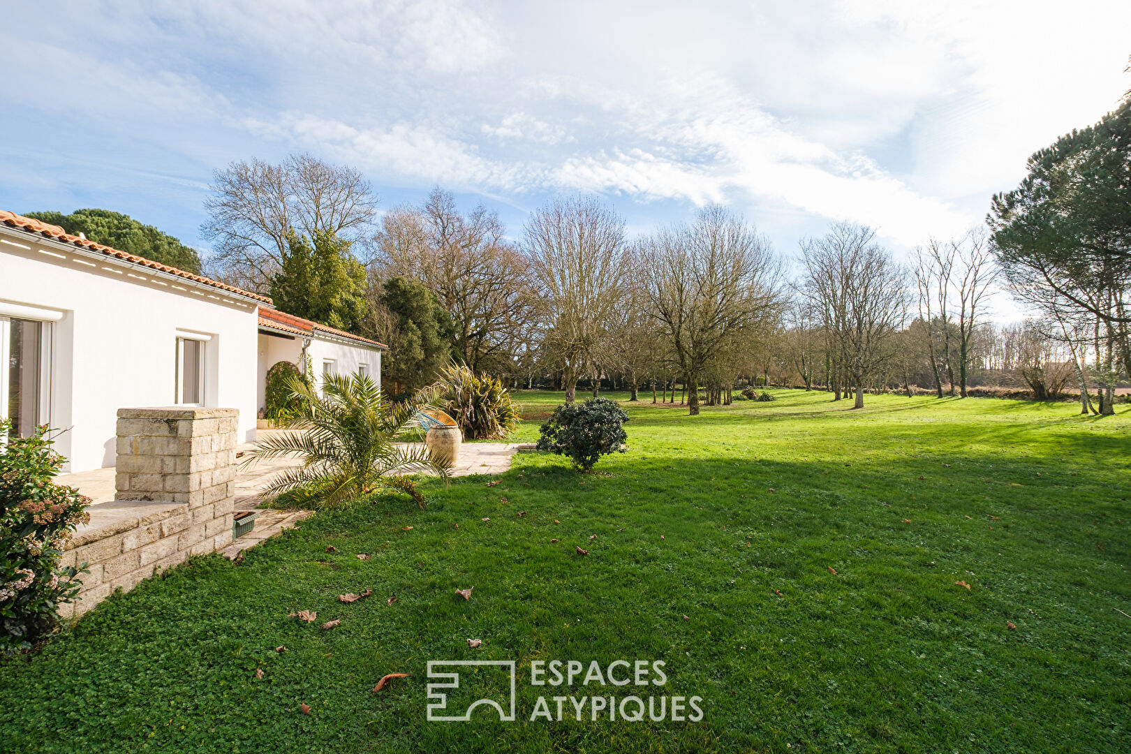 Maison au charme bucolique, et au plain-pied rythmé aux portes de Niort