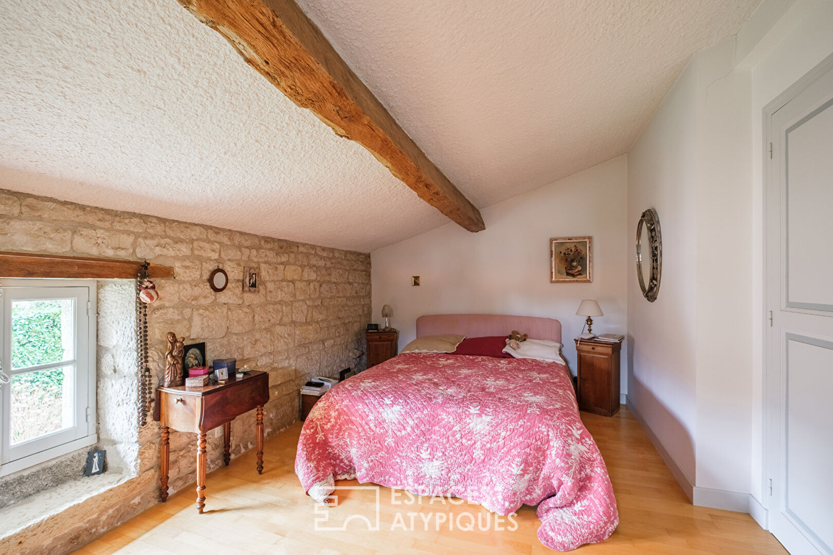 Maison en pierre de campagne au charme intemporel et au fort potentiel