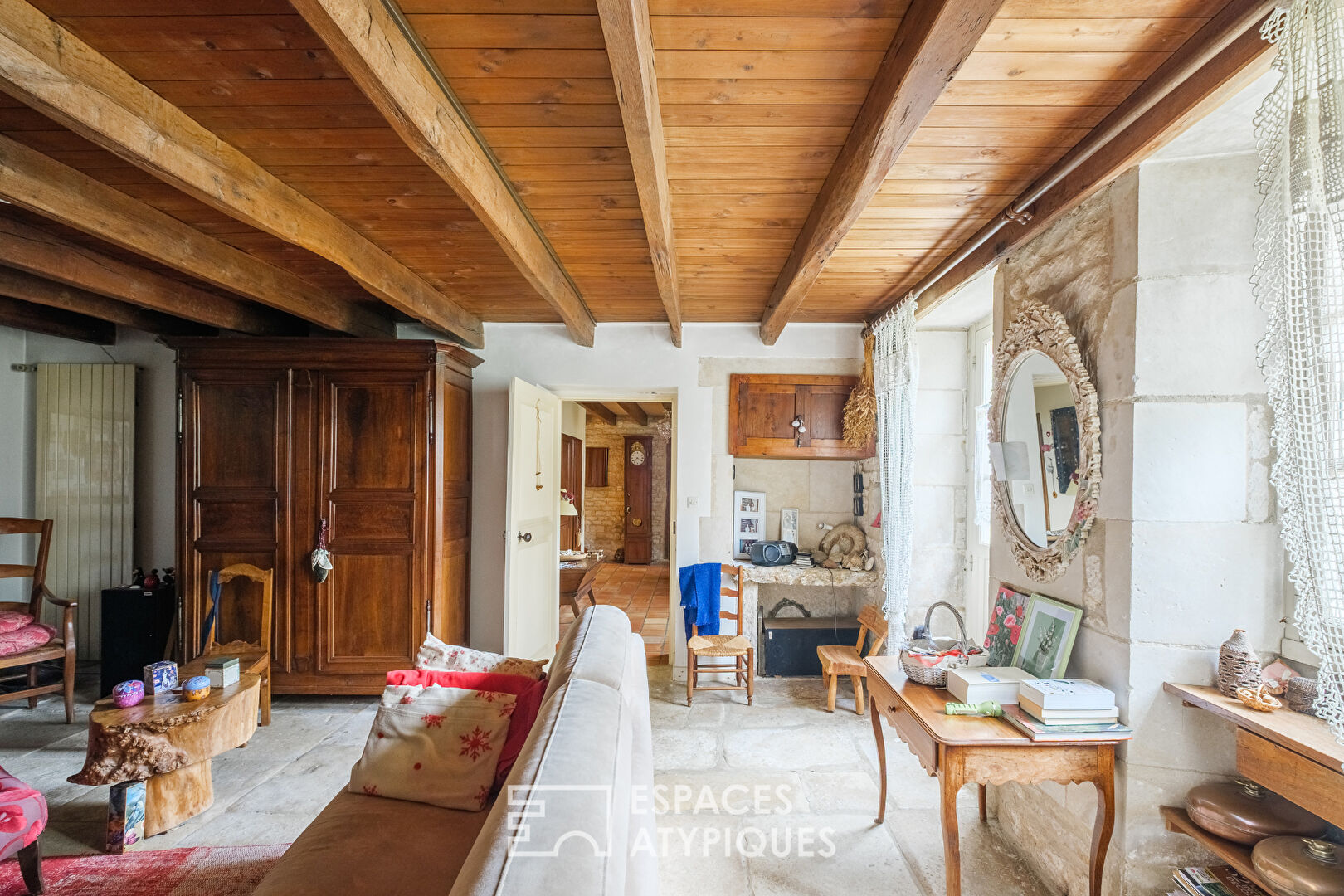 Maison en pierre de campagne au charme intemporel et au fort potentiel