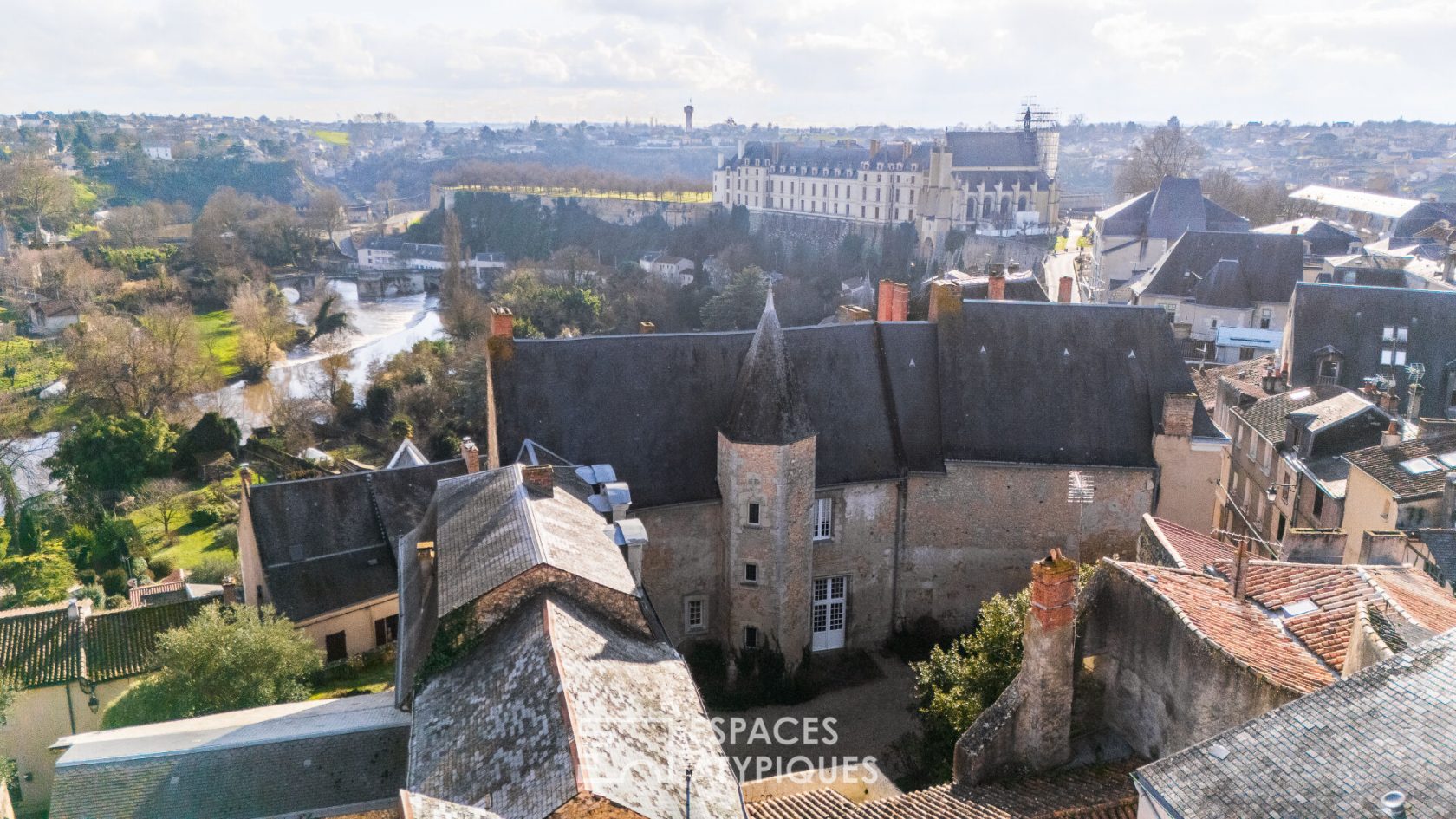 Hôtel particulier du XVe siècle dans le centre historique