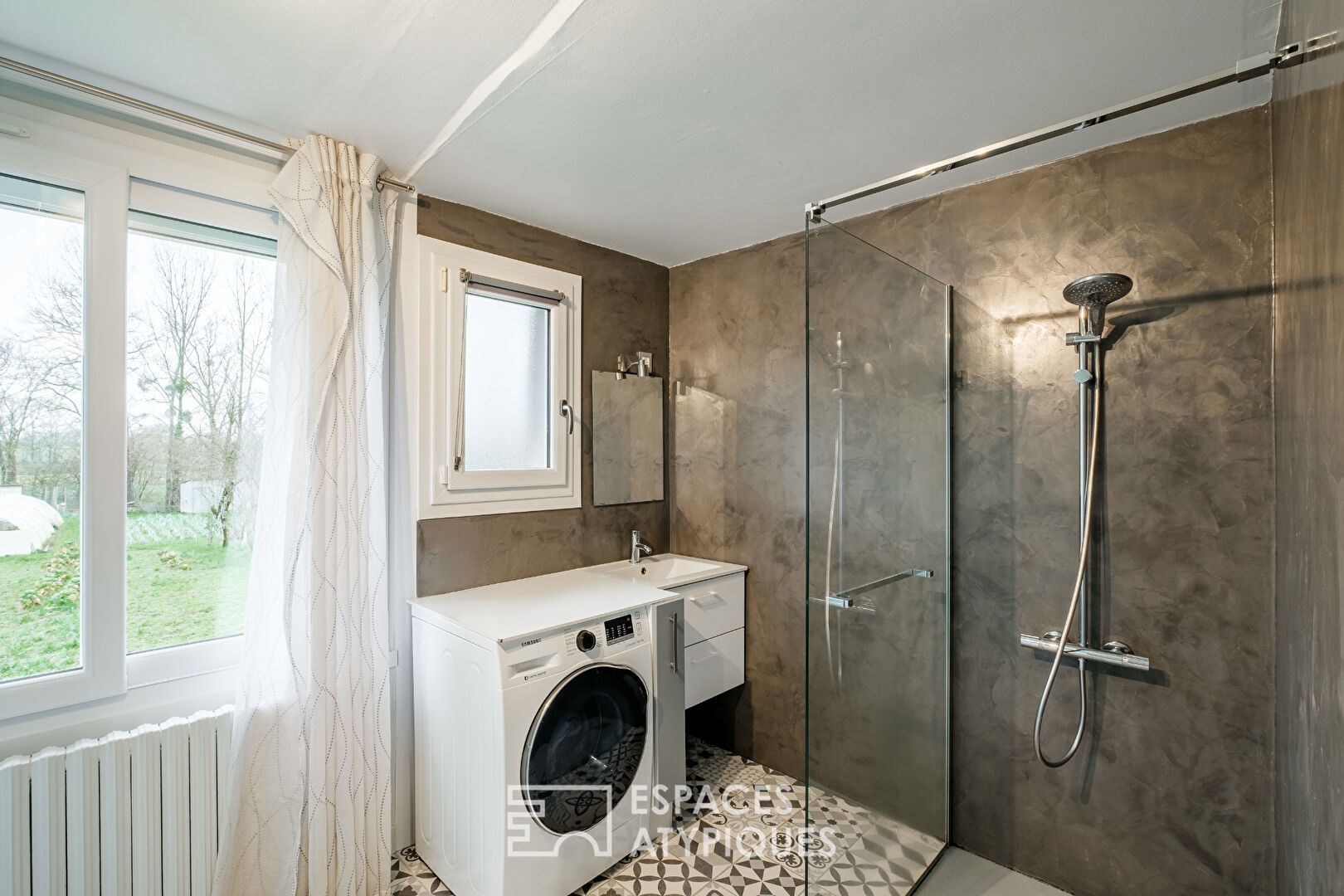 Logis médiéval à restaurer et ses deux logements rénovés