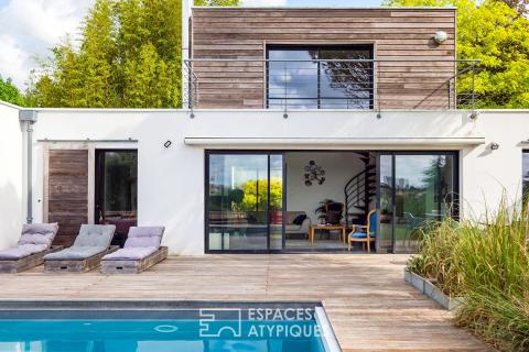 Contemporary villa with a view