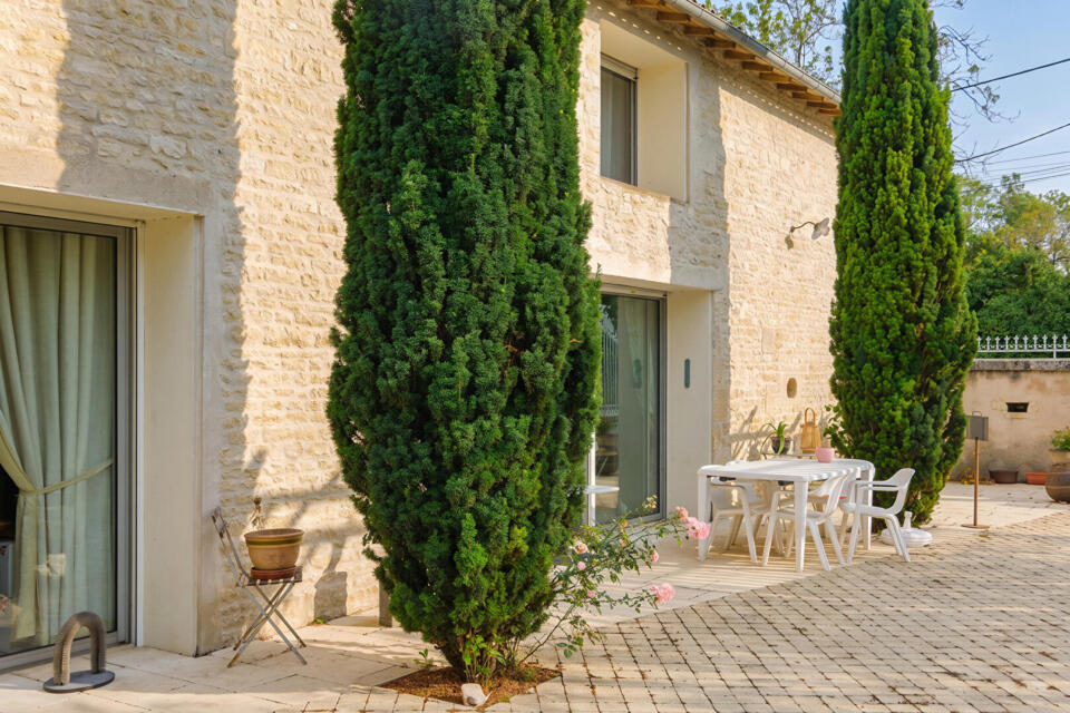 Maison ancienne rénovée et son jardin au fil du Mignon
