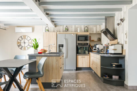 Confort de plain-pied et éco performance : propriété avec piscine au coeur du bourg