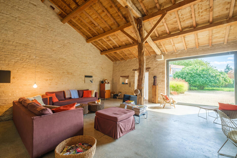 Épure minérale et studio indépendant pour cette réhabilitation d'architecte