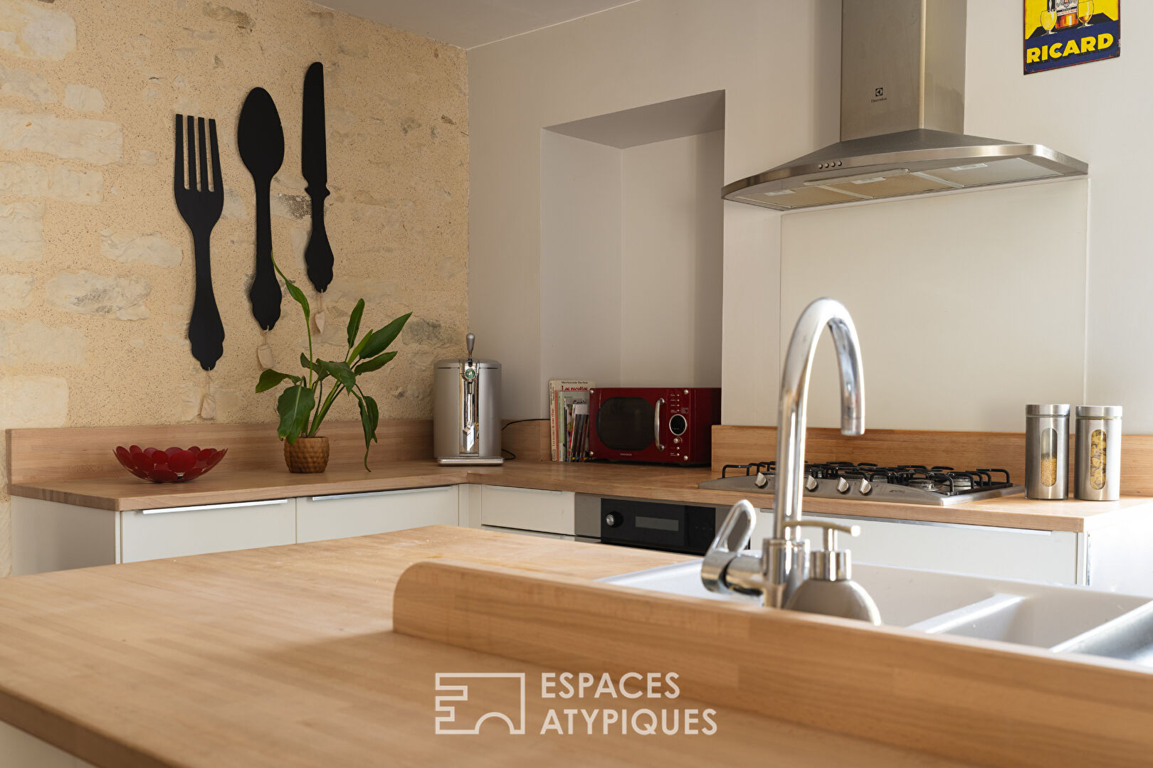 Charming residence and swimming pool in the town center