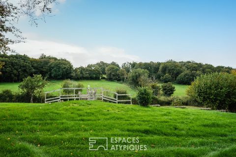 Ferme poitevine et ses dépendances nichée en pleine nature