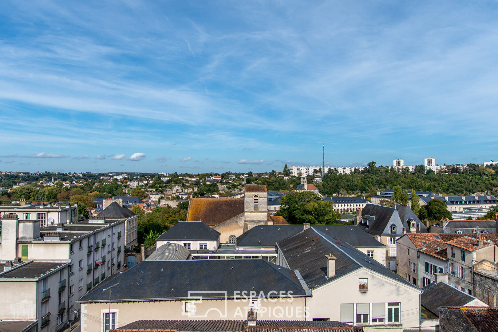 Demeure du XVIIIe avec appartements de prestige, en coeur de ville
