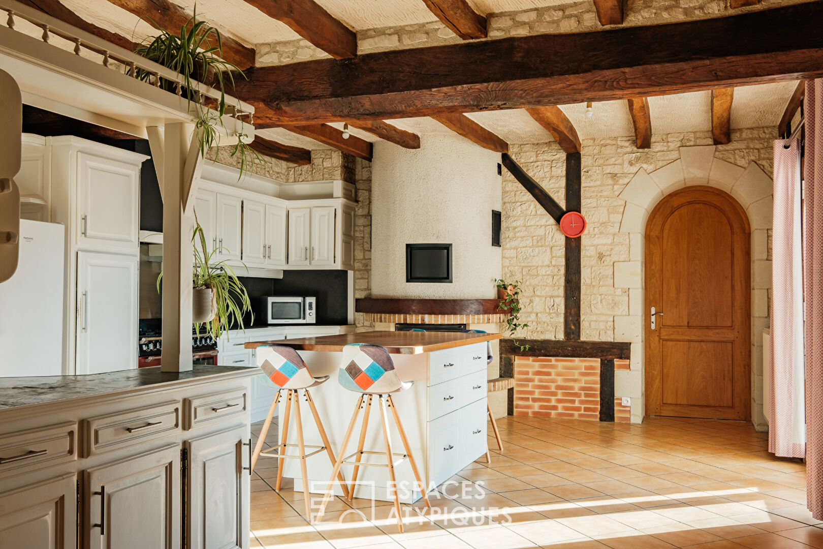 Charmante maison de famille avec piscine et dépendances à la campagne
