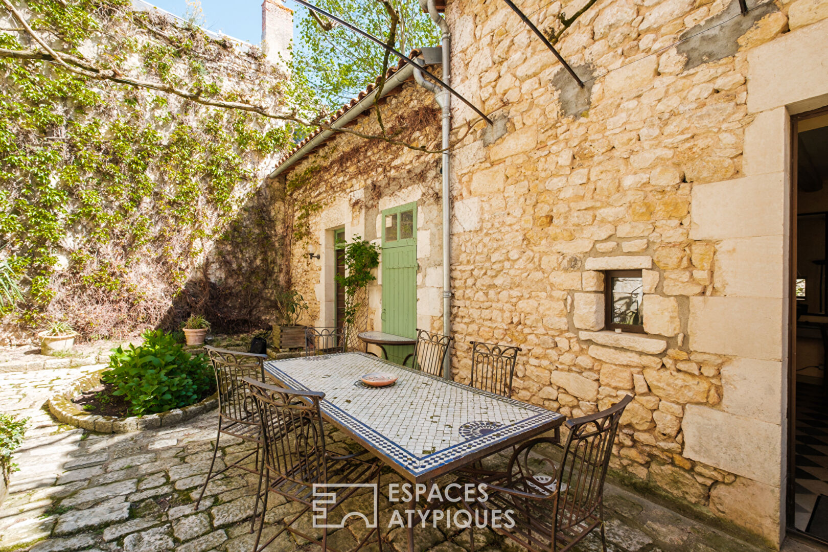 Propriété d’exception avec piscine intérieure et vue imprenable sur les châteaux de Chauvigny