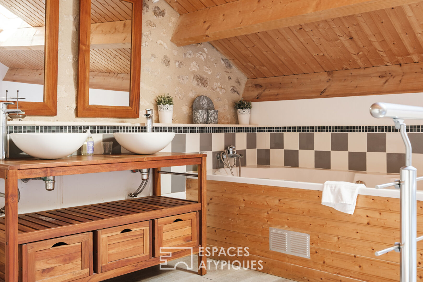 Propriété d’exception avec piscine intérieure et vue imprenable sur les châteaux de Chauvigny