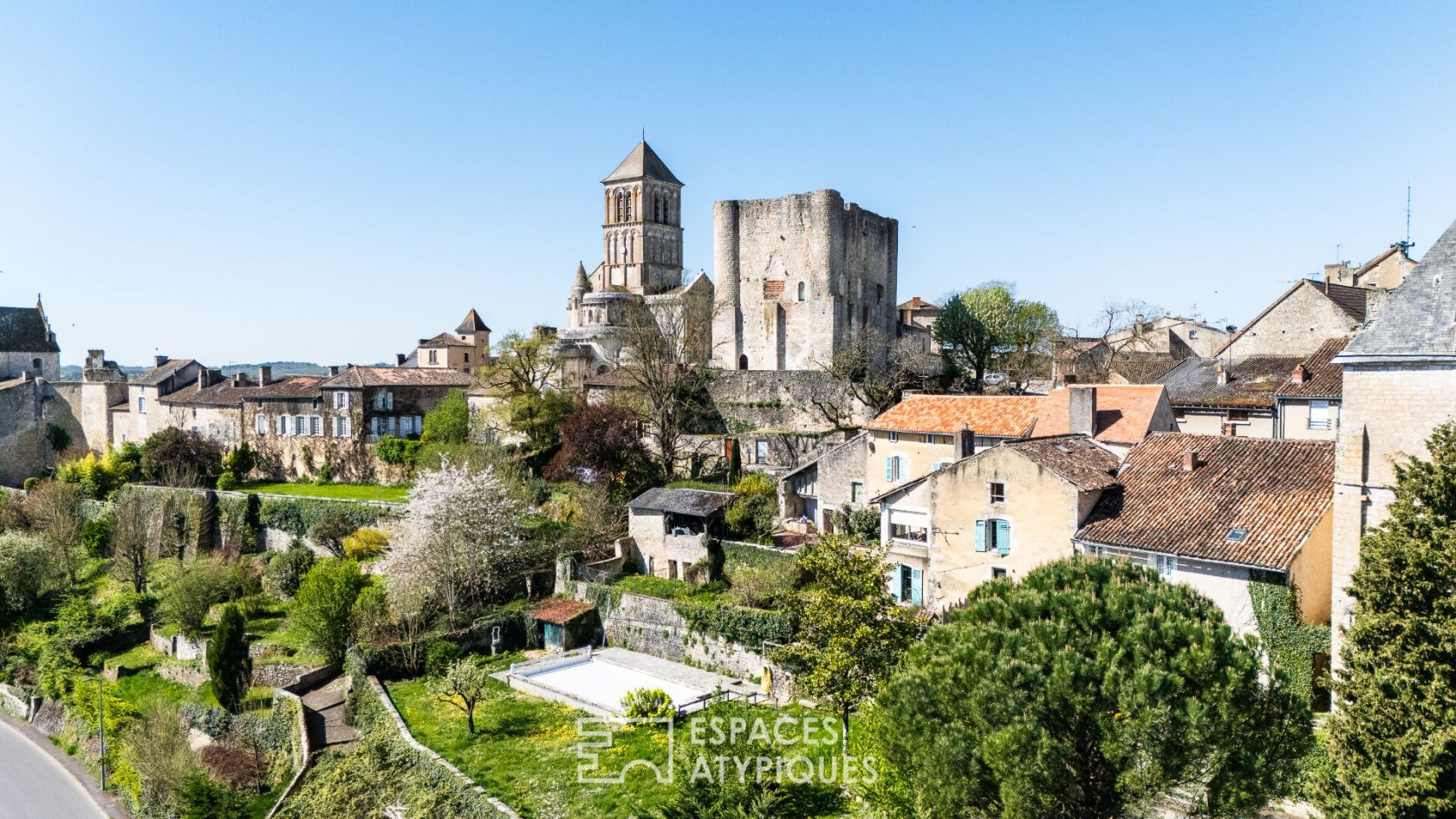 Propriété d’exception avec piscine intérieure et vue imprenable sur les châteaux de Chauvigny