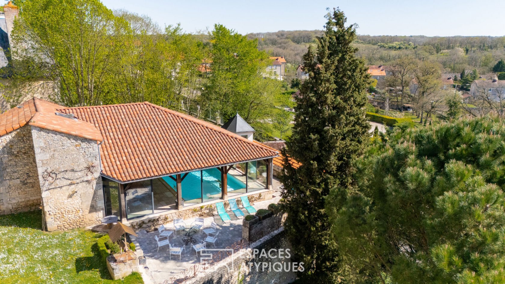 Propriété d’exception avec piscine intérieure et vue imprenable sur les châteaux de Chauvigny