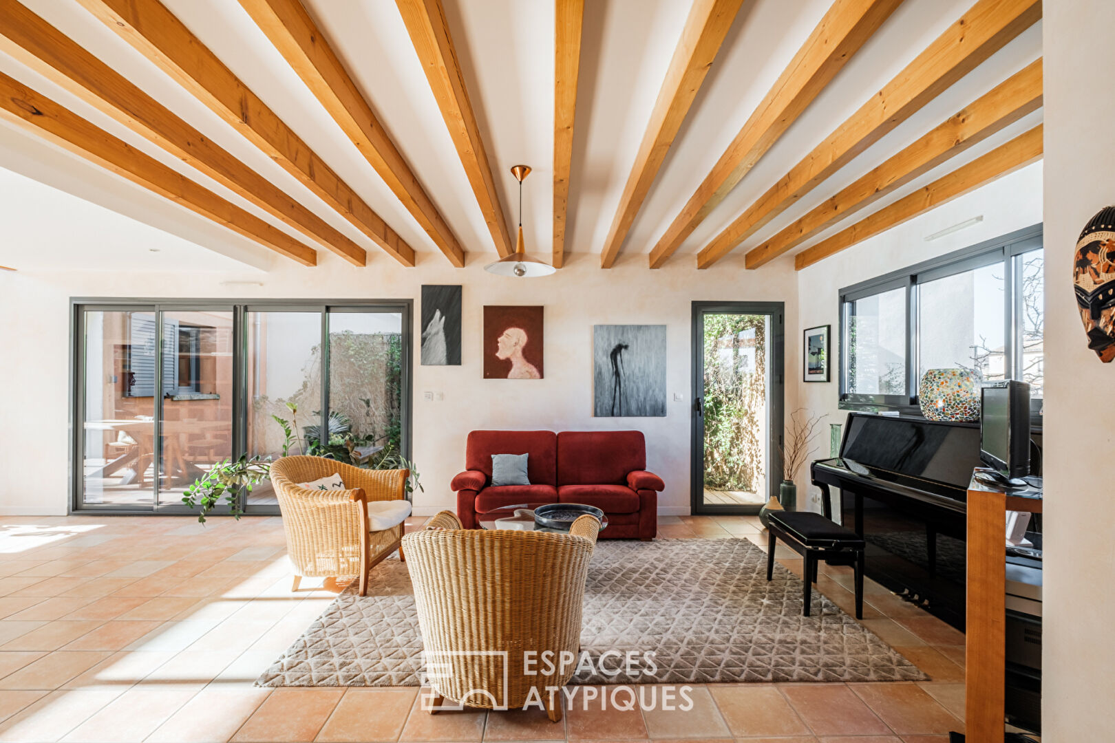 Maison d’architecte avec piscine et patio