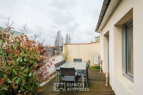 Top floor apartment with terrace in the heart of Poitiers