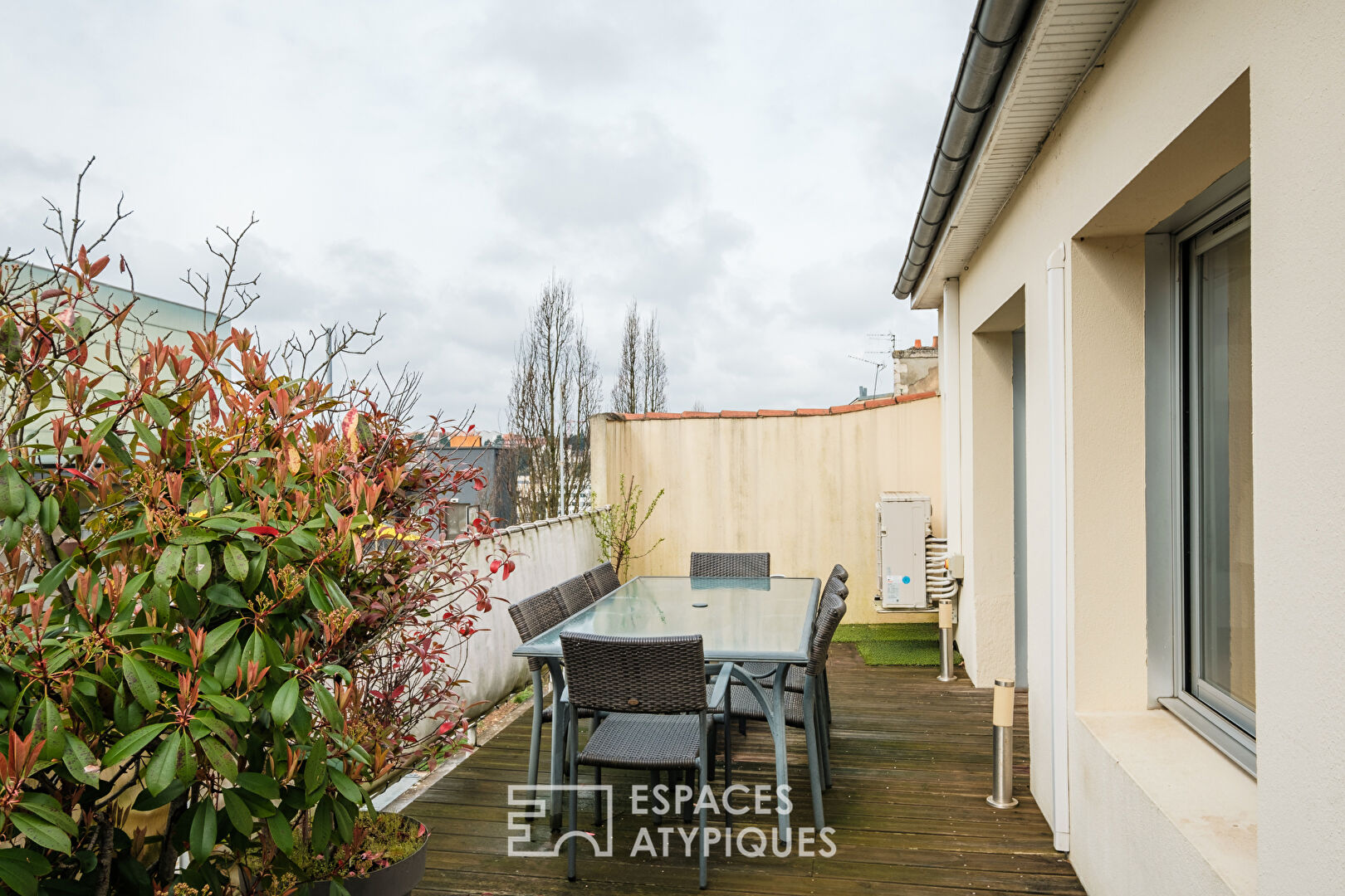 Top floor apartment with terrace in the heart of Poitiers