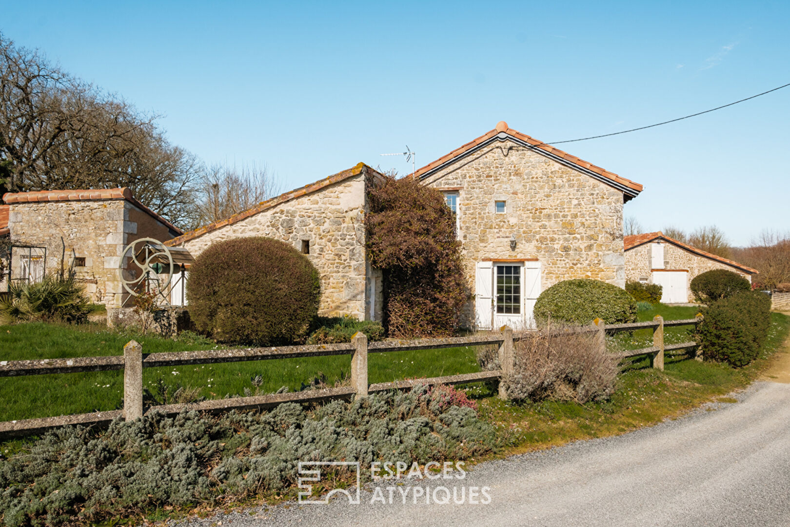 Maison de charme et son étang en pleine nature
