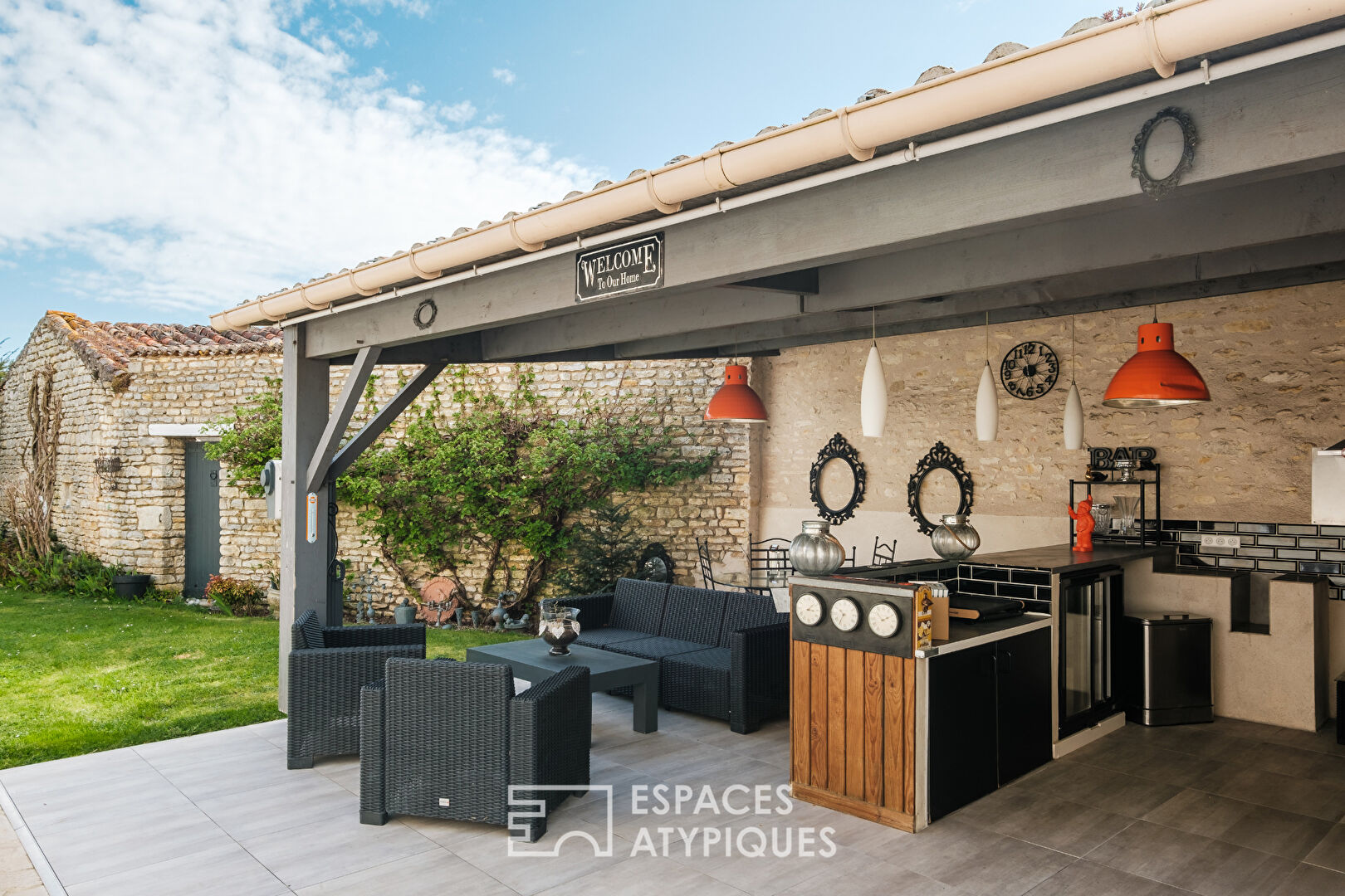 Elégante maison en pierre avec piscine et jacuzzi, aux portes de Poitiers