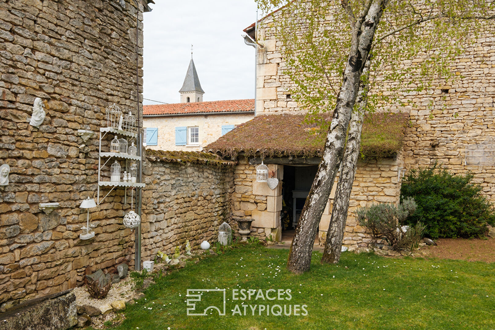 Elégante maison en pierre avec piscine et jacuzzi, aux portes de Poitiers