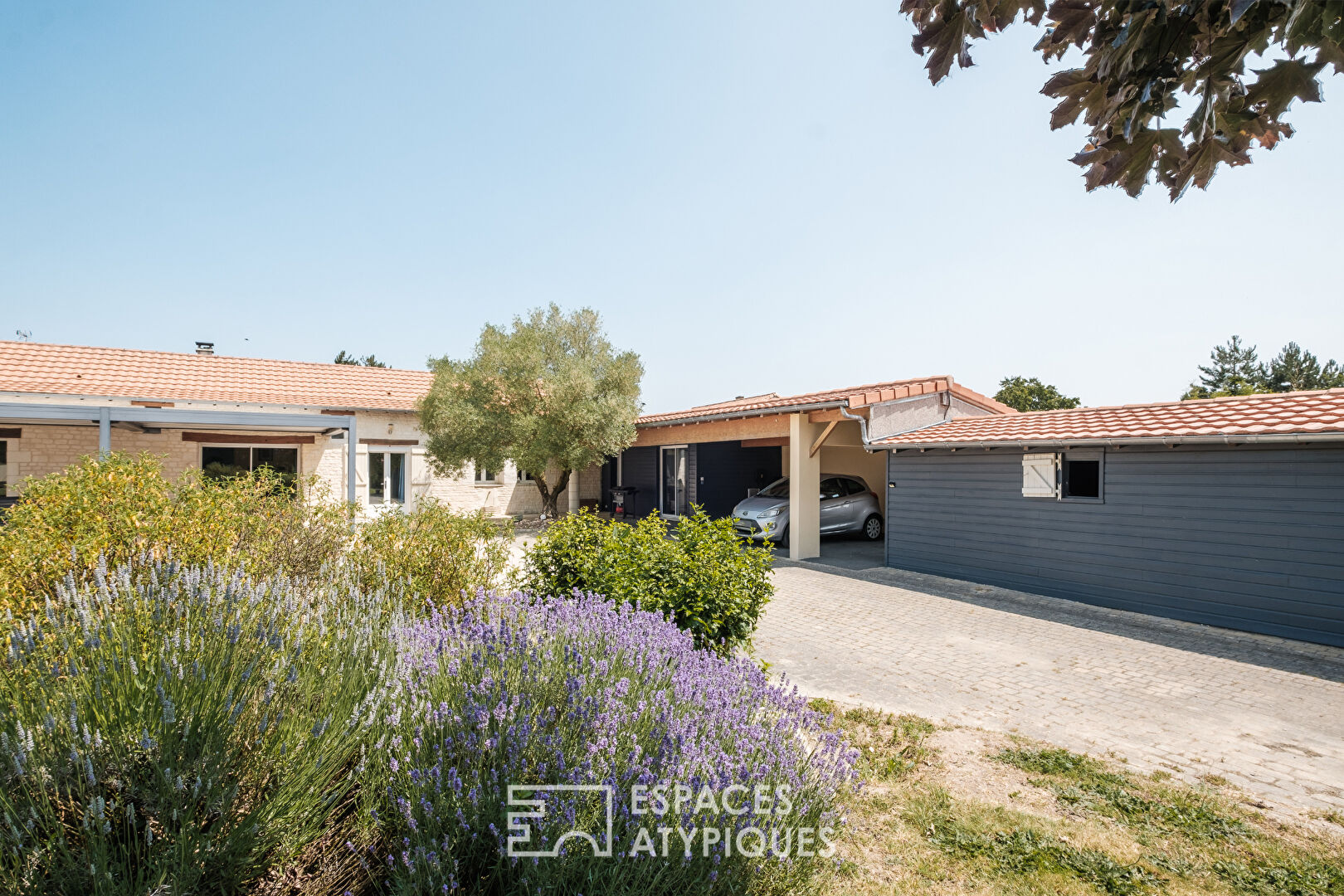 Charmante maison familiale en pierre avec piscine