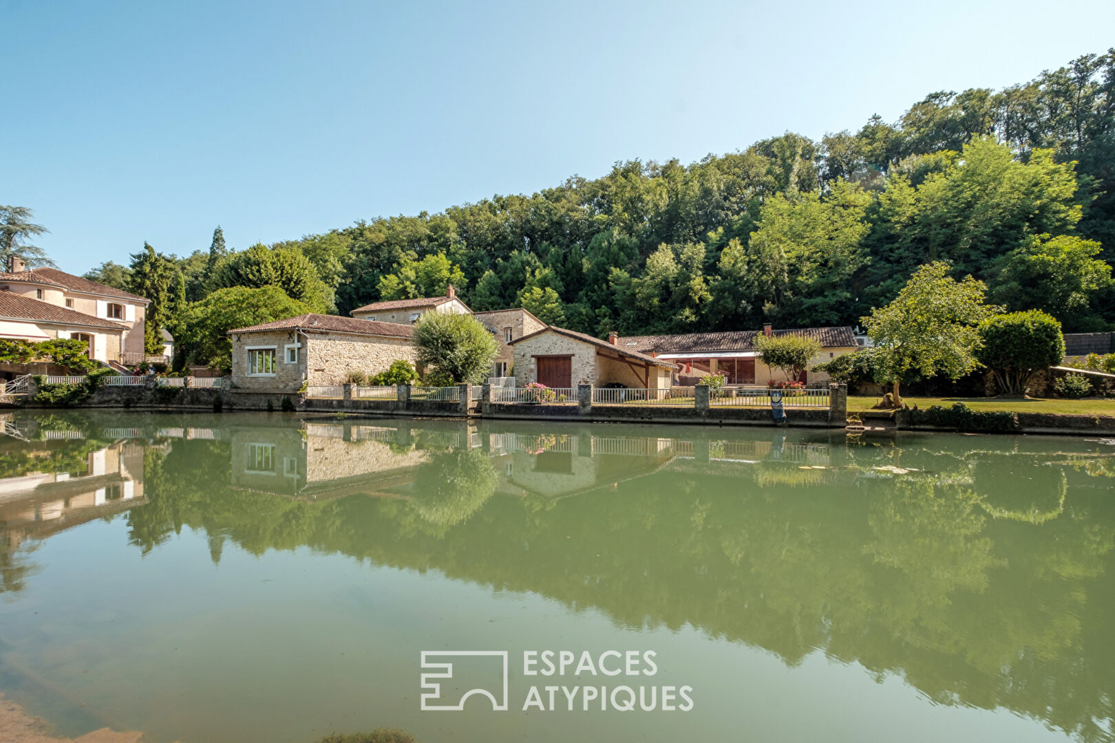Propriété de charme en bordure du Clain, moulin d’habitation à proximité de Poitiers