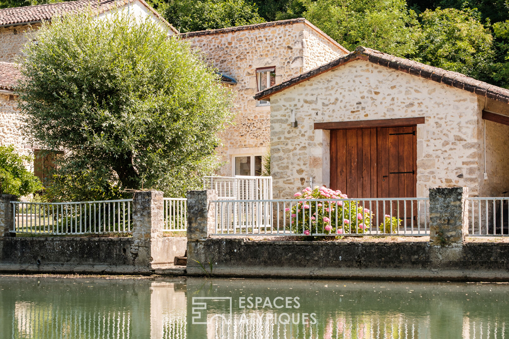 Propriété de charme en bordure du Clain, moulin d’habitation à proximité de Poitiers