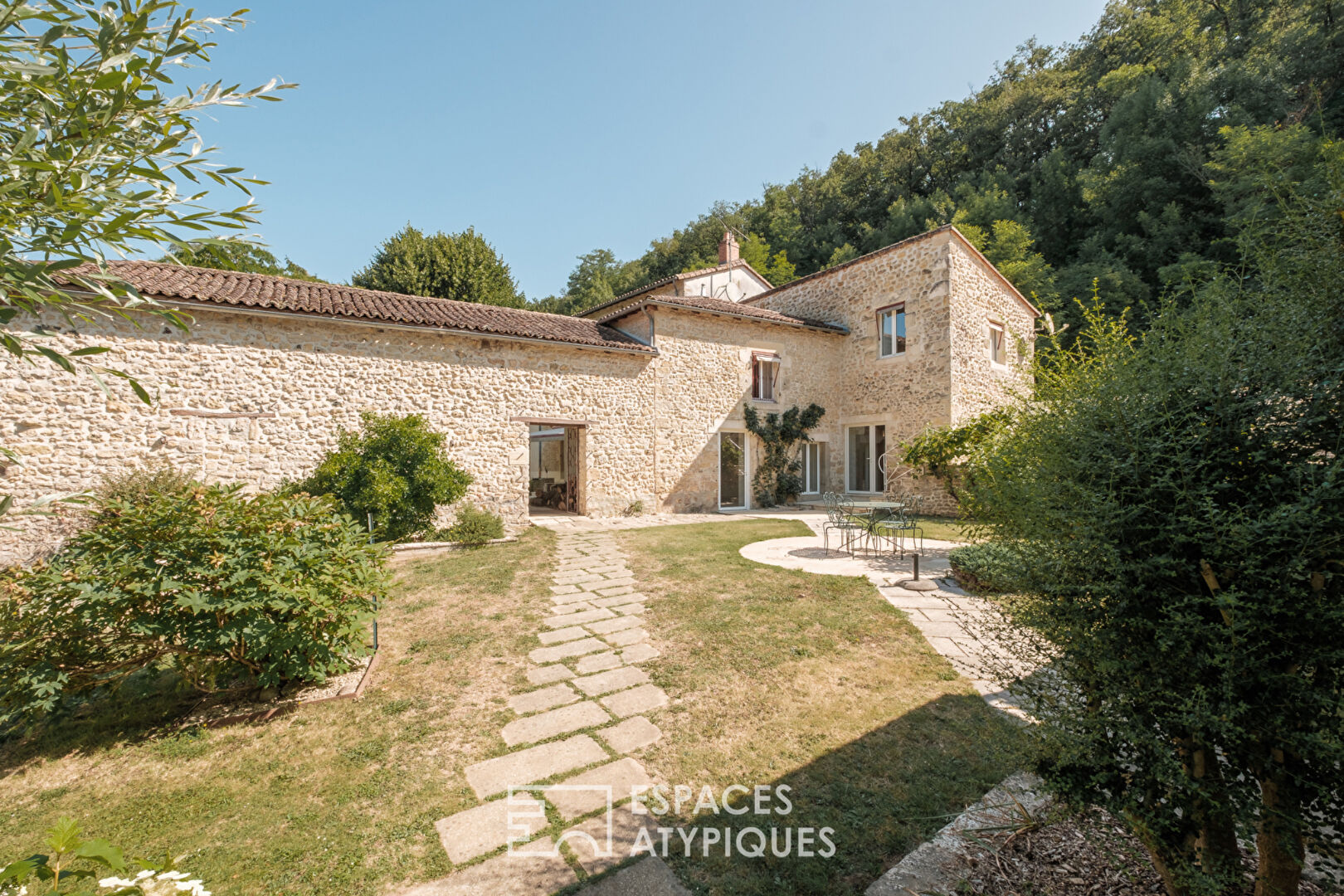Propriété de charme en bordure du Clain, moulin d’habitation à proximité de Poitiers