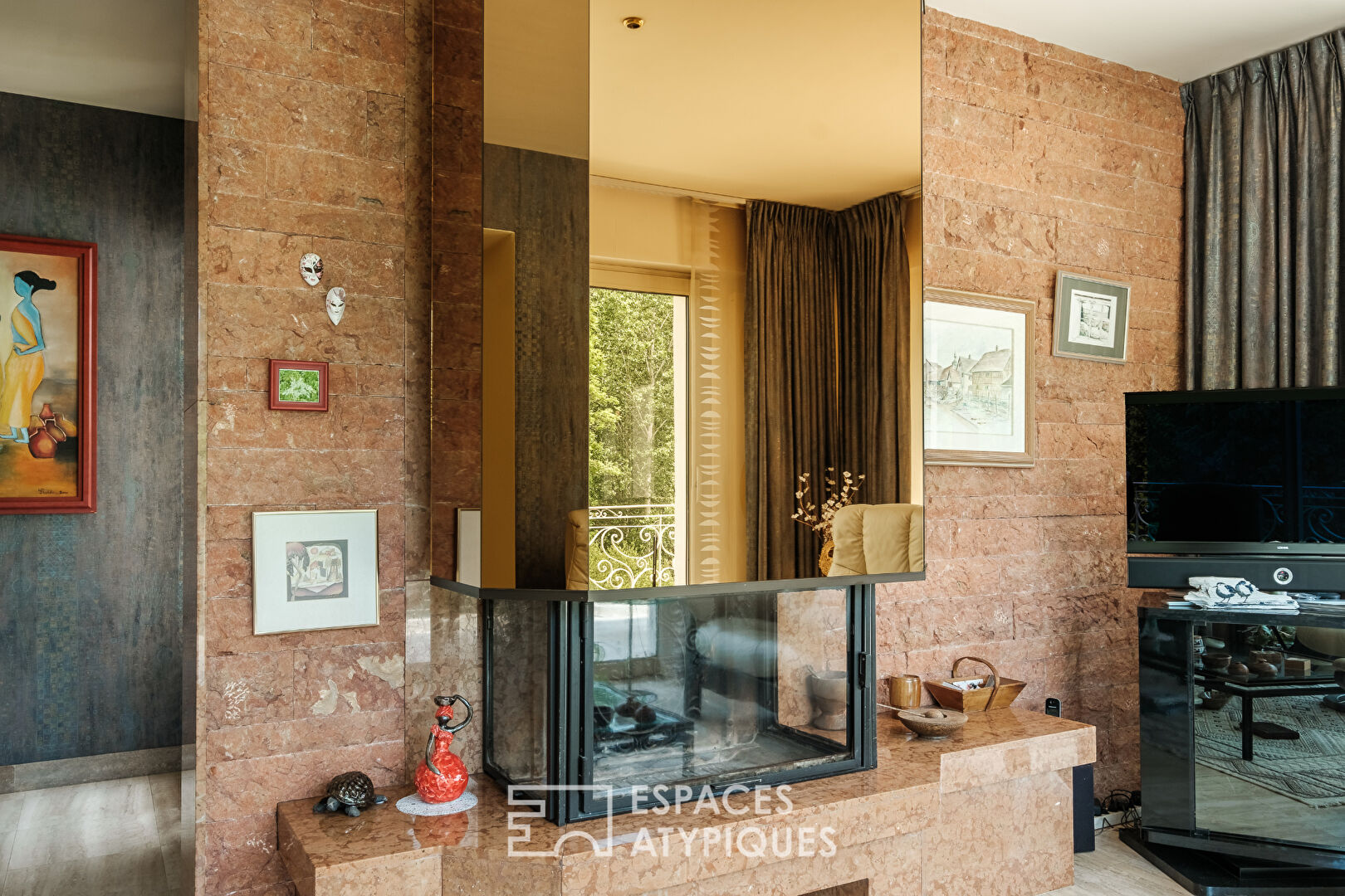 Family property with swimming pool, jacuzzi and pond in a 4.5 hectare park