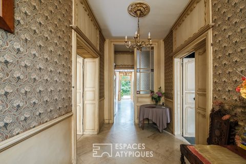 18th century mansion in the heart of the city